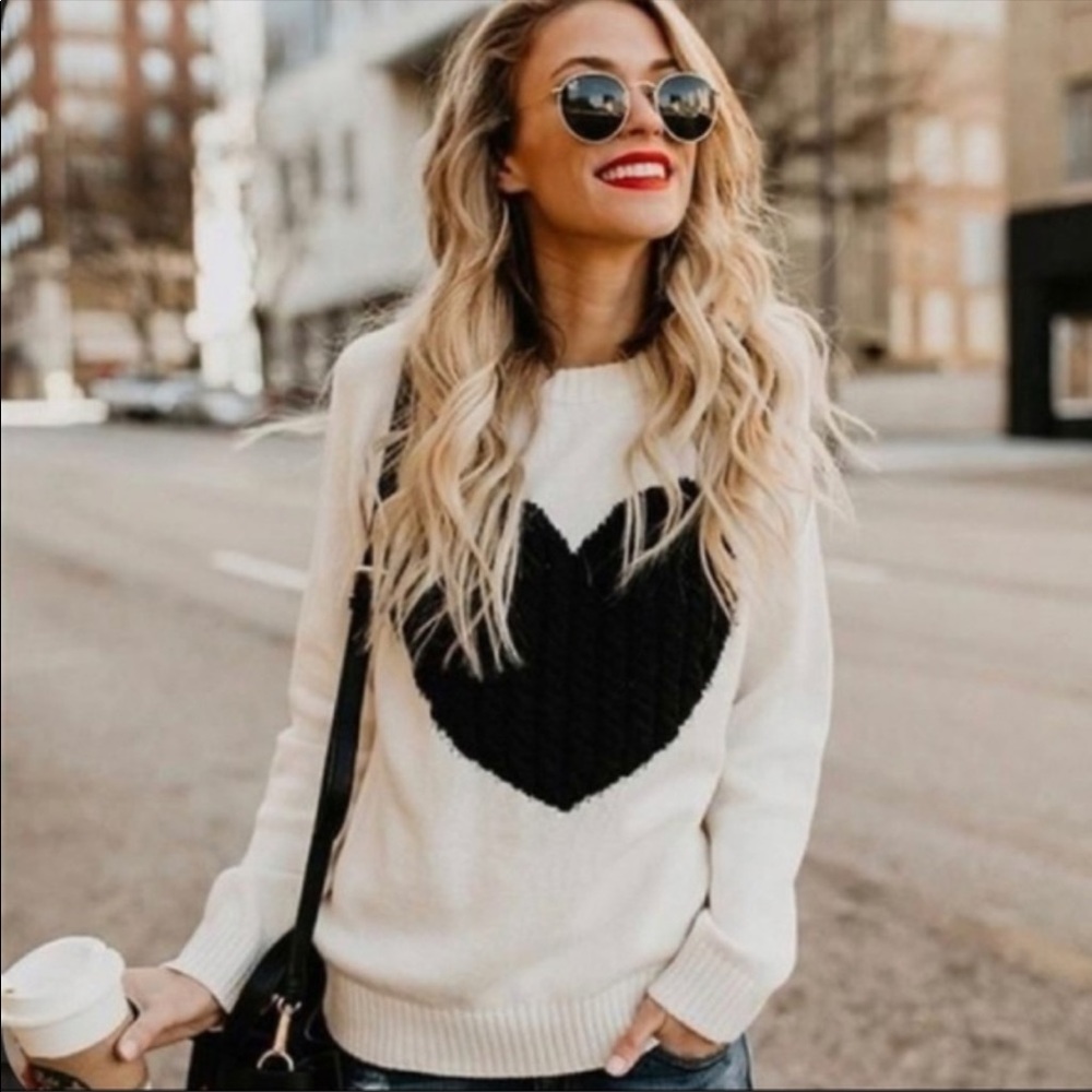 ✨LAST ONE✨LOVE SWEATER ❤️❤️✨Chic Heart Sweater - Picture 4 of 5